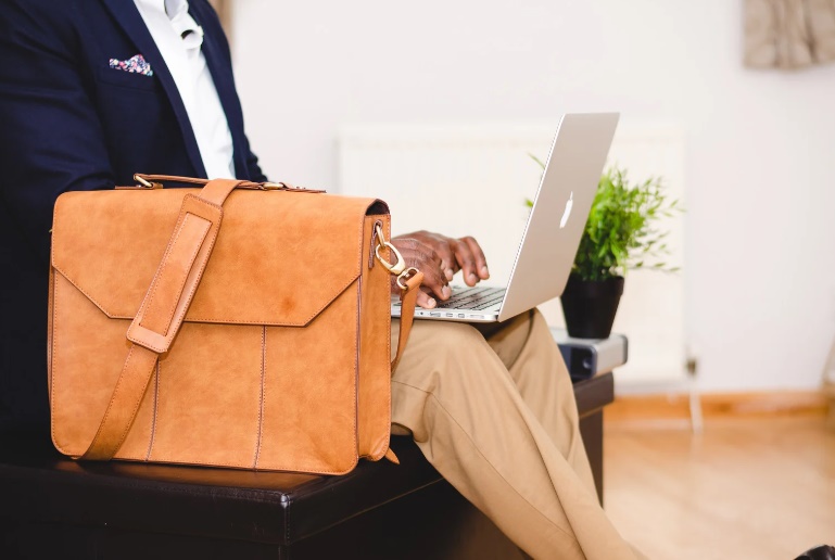 Clean a Laptop Bag brown